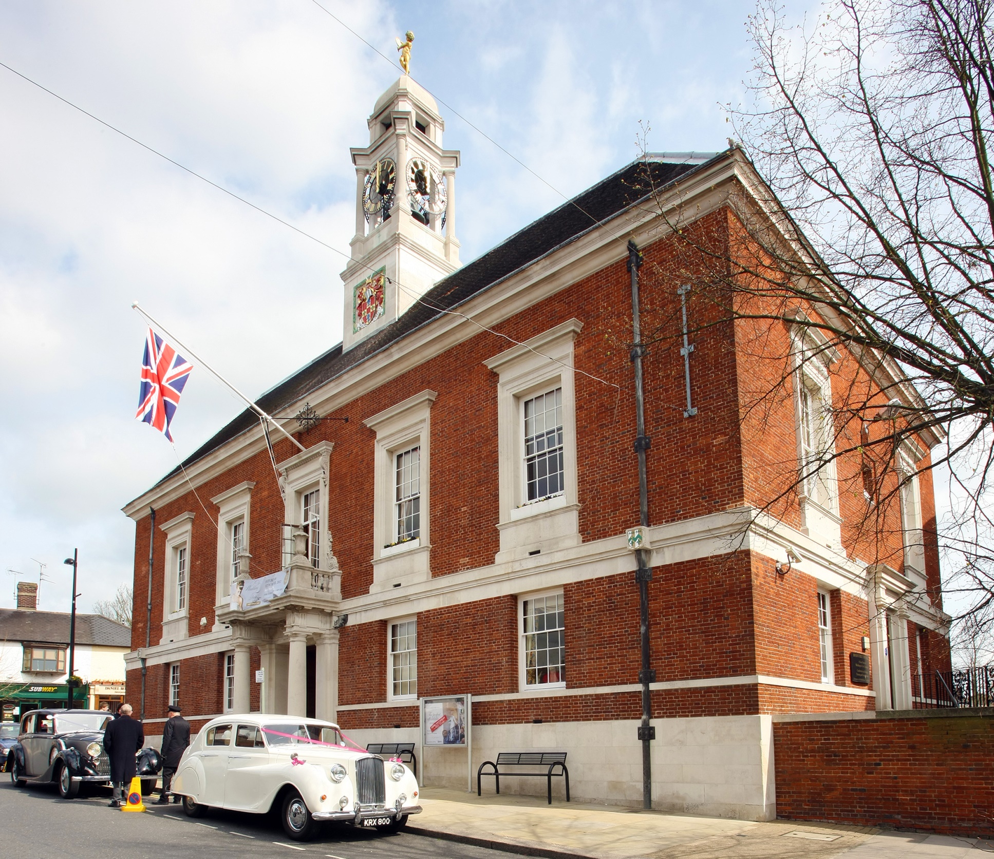 photo of the outside of braintree town hall
