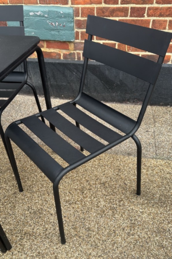 26 01223 Pl chair photograph example