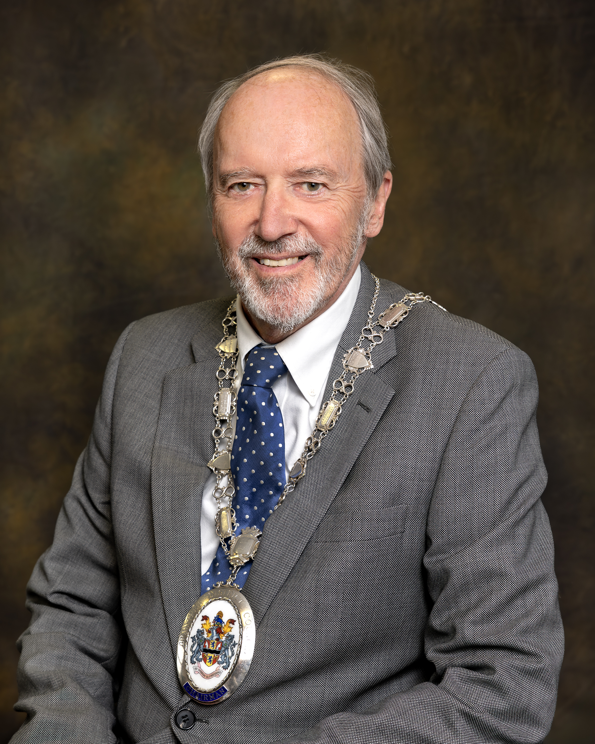 Chairman cllr van dulken with chain - image
