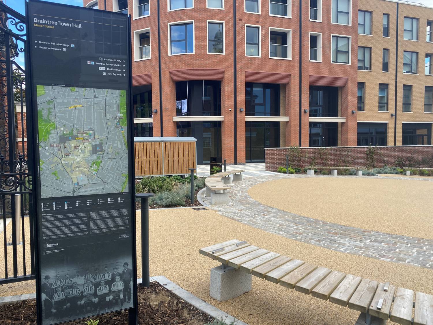 Wayfinding signage braintree town hall - Image